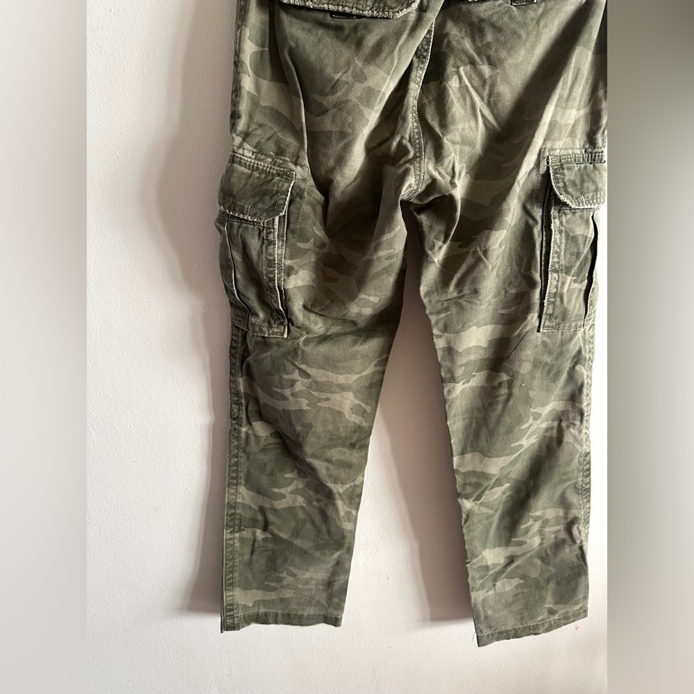 HOLLISTER Green Camouflage Cargo Pant SIZE 33X32 Pockets Baggy Classic Camo Belt - Picture 8 of 9